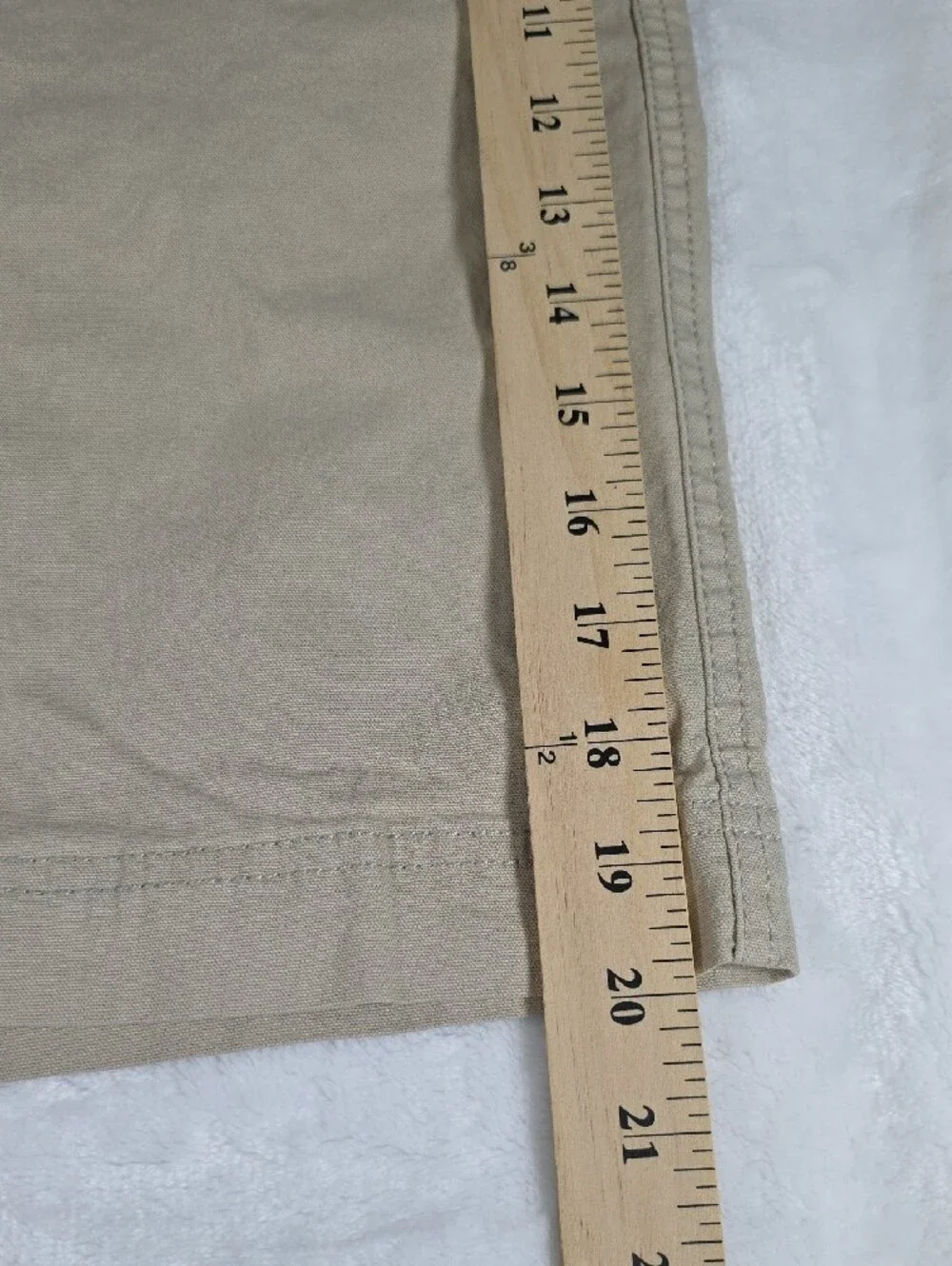 Columbia Men's Khaki Flat Front Shorts Size 42